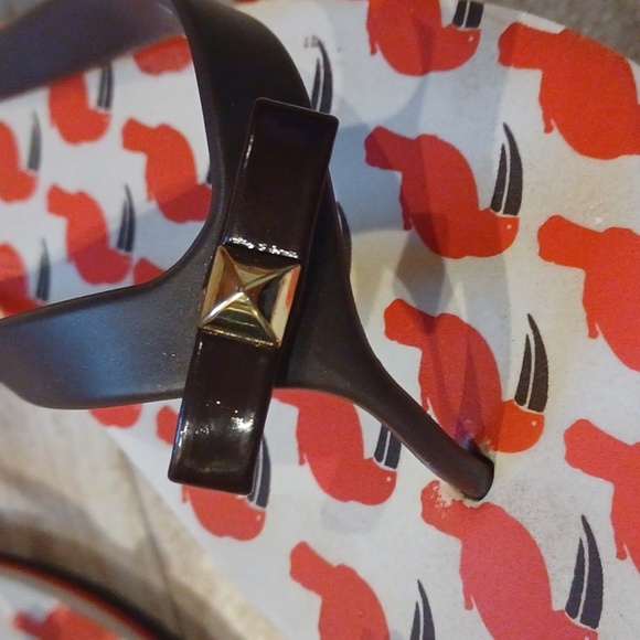 Kate Spade Toucan Flip Flops - Picture 2 of 12